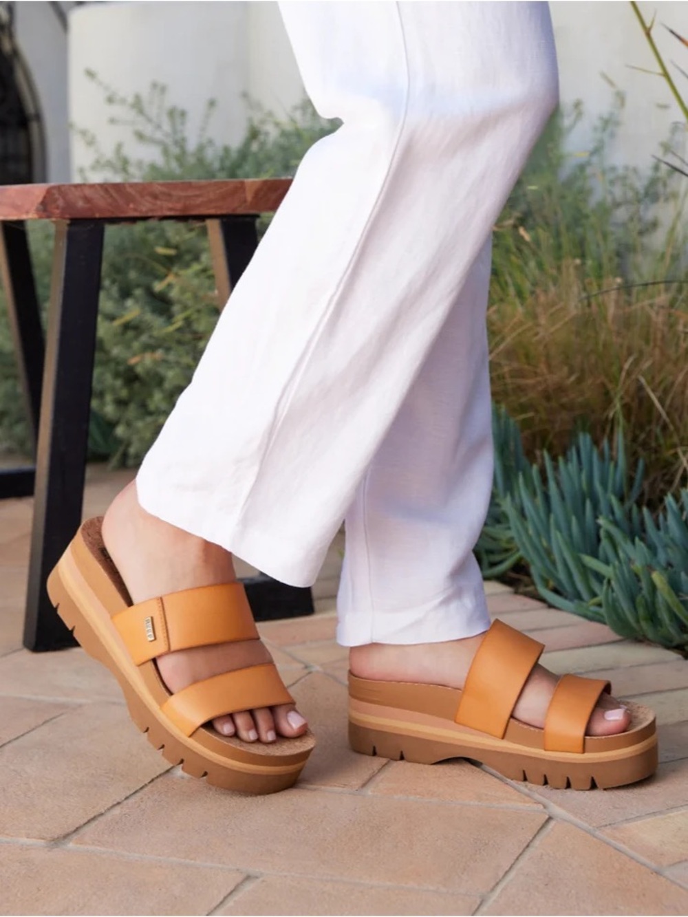 ✨ LIKE NEW ✨ Reef Cushion Vista Higher Platform Sandals | Size 6